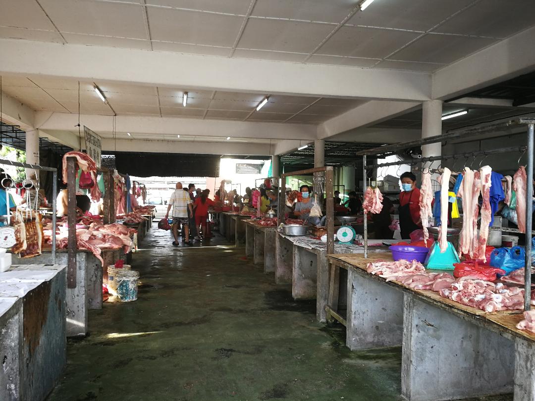 少了外劳和外籍人，猪肉市场淡静。