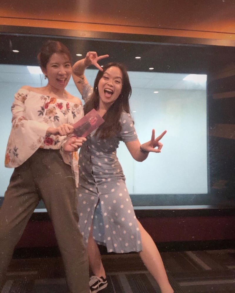 《Happy Hour》的丁丁（右）将离巢，仅留下Angeline。