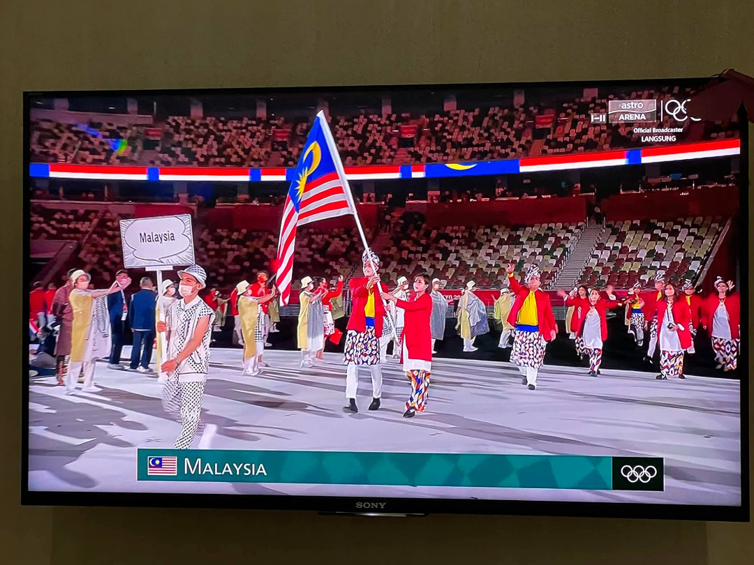 根据日本“五十音”顺序，马来西亚代表团在本届东京奥运会迟至第177顺位入场。而大马代表团这次共13人亮相开幕式。