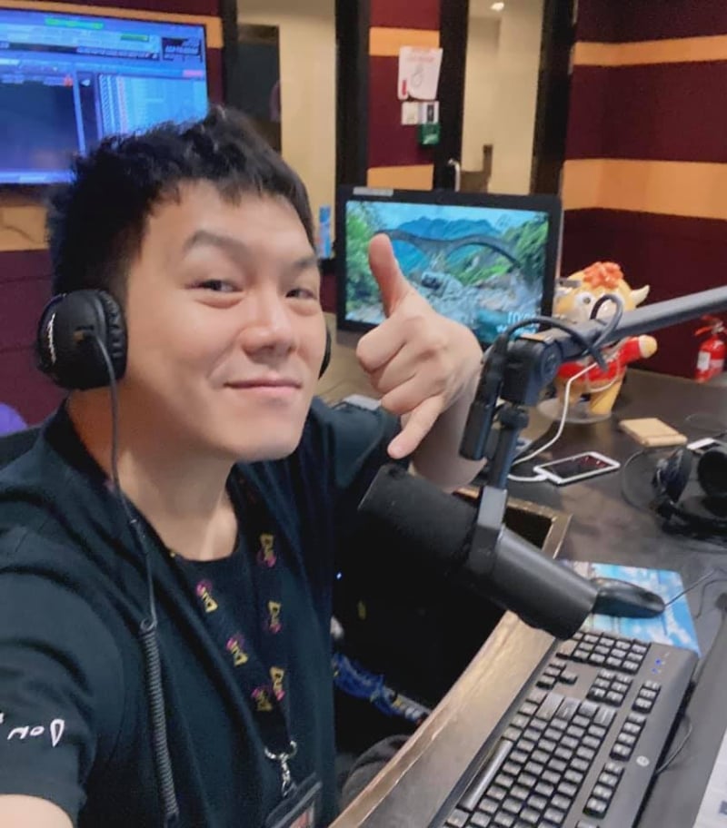 有传One FM台柱之一的翁书尉也将离巢。