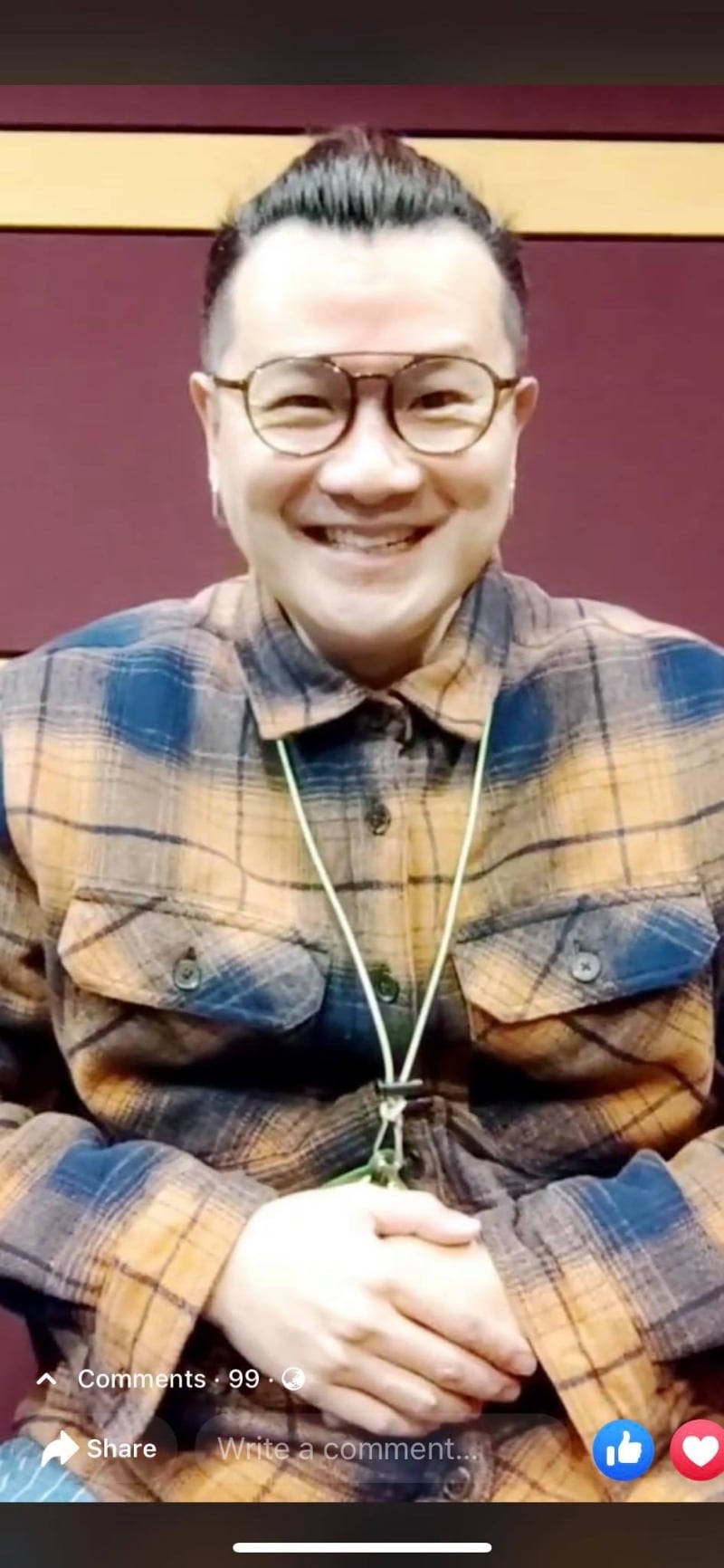 辛伟廉自拍影片无预警宣布最后一天当班，脸带微笑和听众说：“江湖再见”。