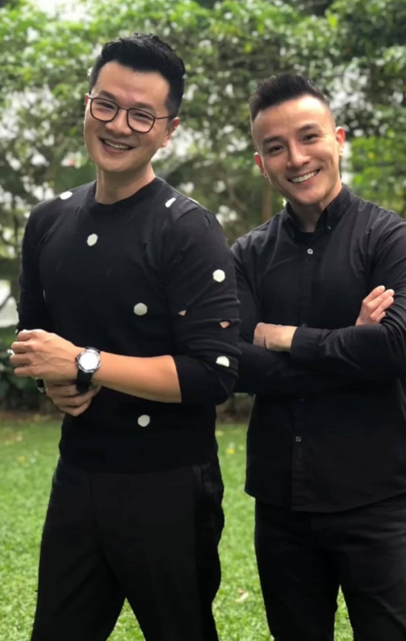 辛伟廉和昔日拍档李文杰曾联手主持《Happy Hour》，陪伴大家渡过欢乐的下班时光。