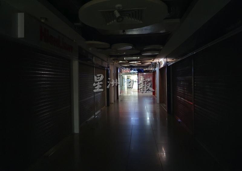 由于仍有多个行业不获营运，一些商铺区依然一片昏暗寂静。