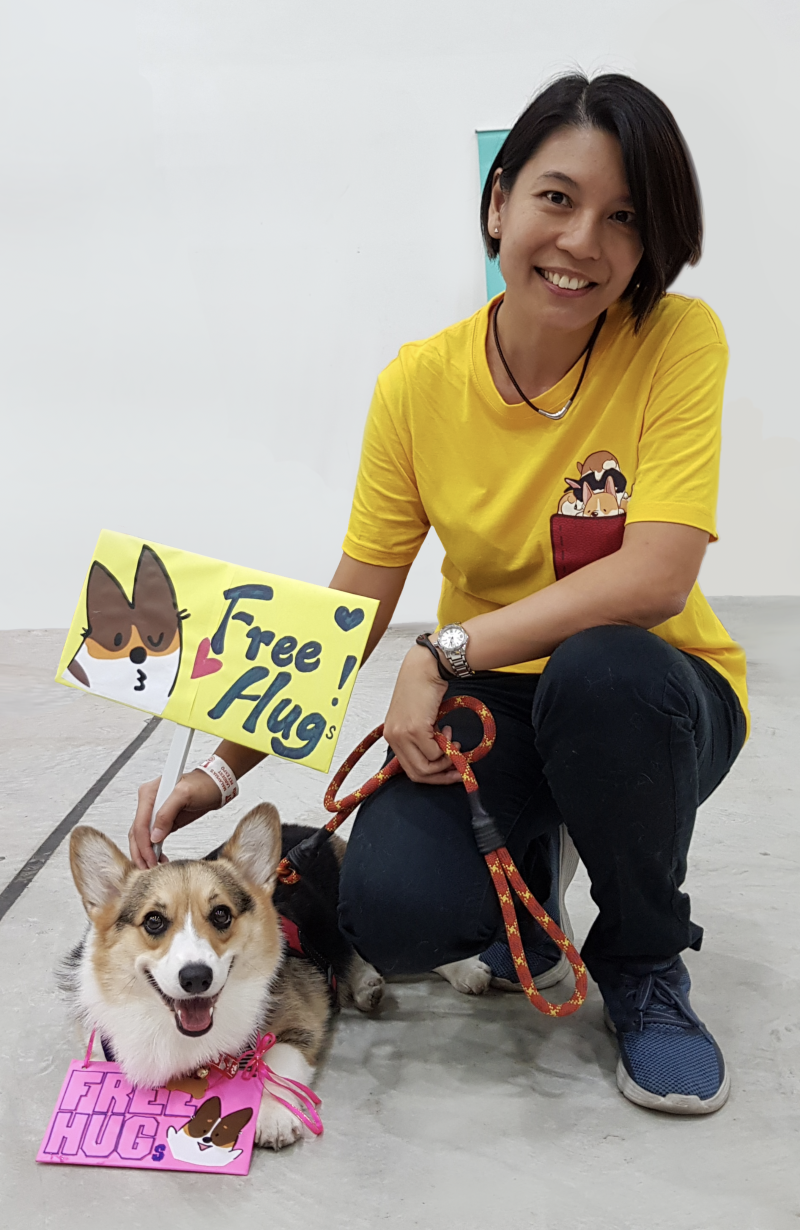 黄诗凌也曾带着Coffee参与"大马柯基一族"的活动,参观宠物展,同时献爱心。