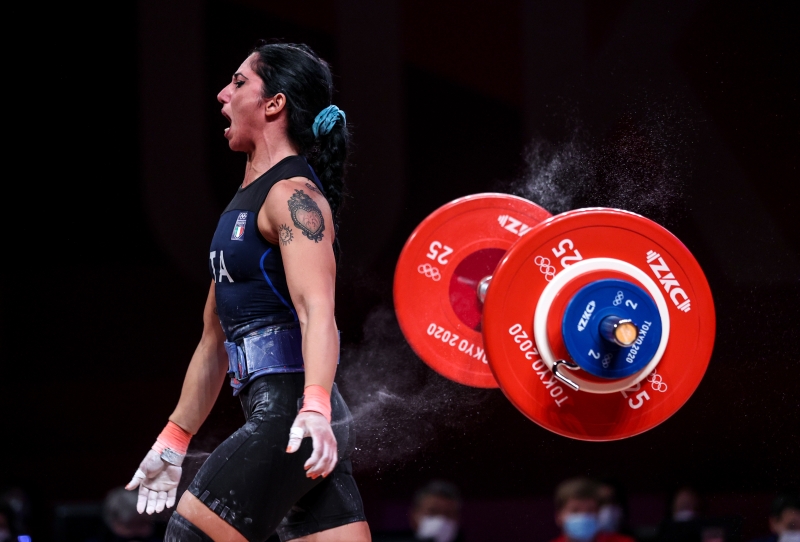 意大利选手格拉齐娅在女子举重59公斤级B组比赛中失利。（新华社照片）