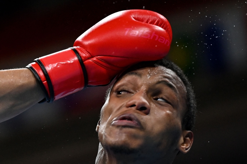 多米尼加共和国的代表Euri Cedeno Martinez在男子（69-75 公斤级）拳击比赛中击败了阿根廷的选手。（法新社照片）