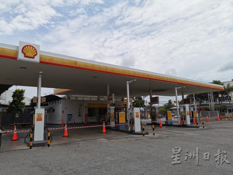 峇株巴辖安邦路蚬壳油站已拉起封锁线，暂时关闭1星期。