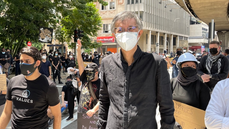公正党副主席蔡添强到场支持黑衣人抗议政府游行活动。