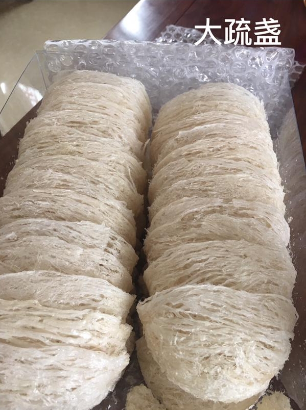 排列整齐的燕盏。 排列整齐的燕盏。