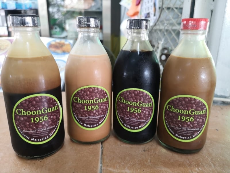 偆园推出的瓶装式冷饮,深获许多年轻顾客喜爱,在疫情期间,销量反而增加。