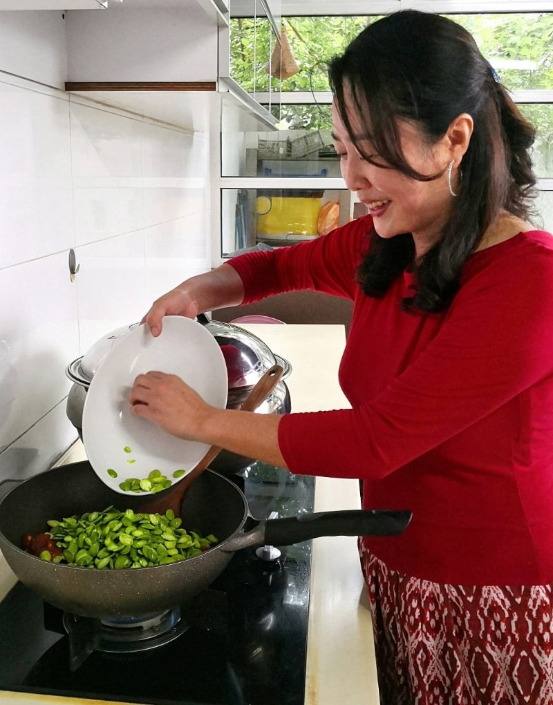 郑玲玲和朋友都是“petai控”，因此每次都会煮上至少5包臭豆。