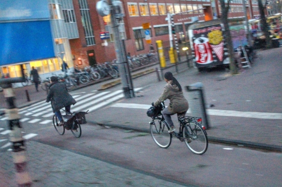 阿姆斯特丹的街道上，到处可见脚车的踪影。

