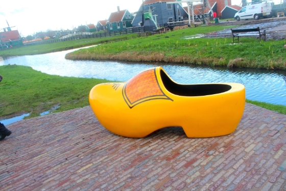 像小船般的荷兰木鞋是旅客打卡的好地方。

