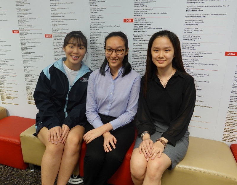 柯佩杏（左起）、李紫琳和苏慧芸在精英大学完成两年的商业学士课程，并于2020年7月获得了UQ-HELP奖学金，接着她们将在昆士兰大学完其课程。