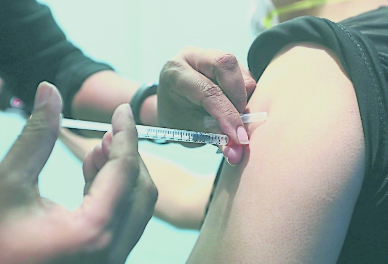雪隆区教职员大部分已完成接种疫苗工作，为9月1日分阶段复课做好准备。

