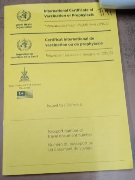 在雪州冠病疫苗接种计划下接种疫苗，完成接种两剂者可获得俗称黄皮书的国际疫苗接种证书。