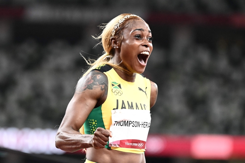 汤普森此番包揽女子100公尺和200公尺金牌，并助牙买加于女4x100封后，单届3金傲视东奥田径赛场。（法新社照片）