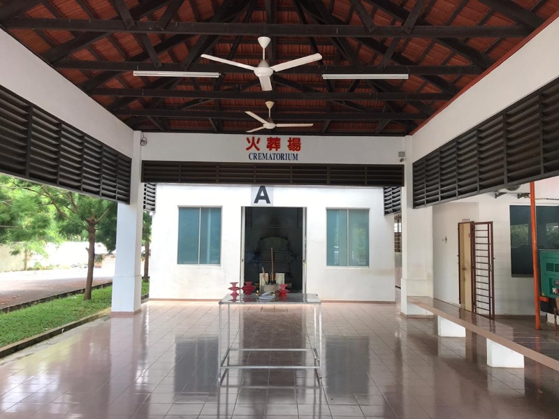 宁山园的火化场每天都接获一两宗华裔死于冠病的遗体,送来火化。 宁山园的火化场每天都接获一两宗华裔死于冠病的遗体,送来火化。