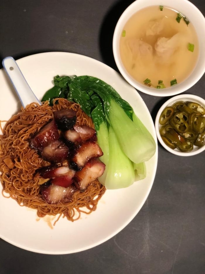 虽然炭烧制作的叉烧看起来平平无奇，但却让人吃了难以忘怀。