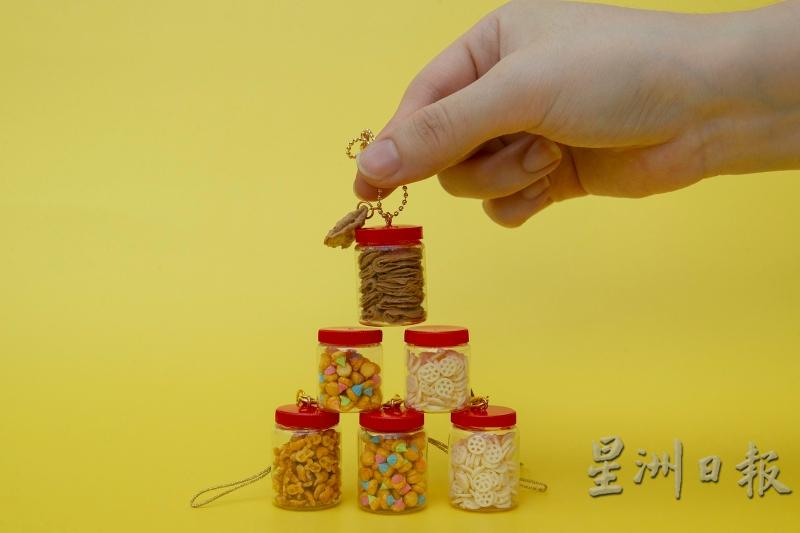 精巧可爱的“饼乾”装入罐内,可以随身携带,随时“望梅止渴”!