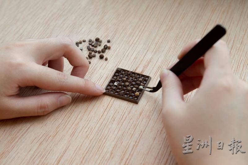 制作微缩模型作品,除了考手艺,眼力、耐力也不可或缺。