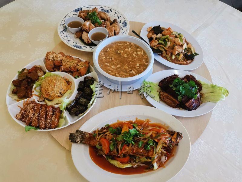 荤食配套共有6道菜肴，即五福喜临门、三丝海参鱼鳔羹、酸甜炸时鱼、盐焗脆皮鸡、客家香芋扣肉和罗汉上素。
