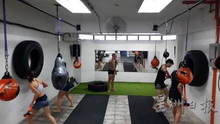 泰拳运动渐成流行风气，日益受到男女性，包括儿童及中年人欢迎。