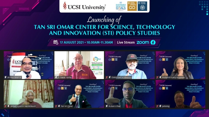 UCSI大学推介“丹斯里奥玛阿都拉曼科学、技术和创新政策研究中心（STI）”及论坛后，全体嘉宾合影。上排左起为阿莫依布拉欣、阿布巴卡嘉化、吉里什、玛哈蕾珠米；下排左起为莫哈末达祖丁、奥玛阿都拉曼、鲁班及黄传发。