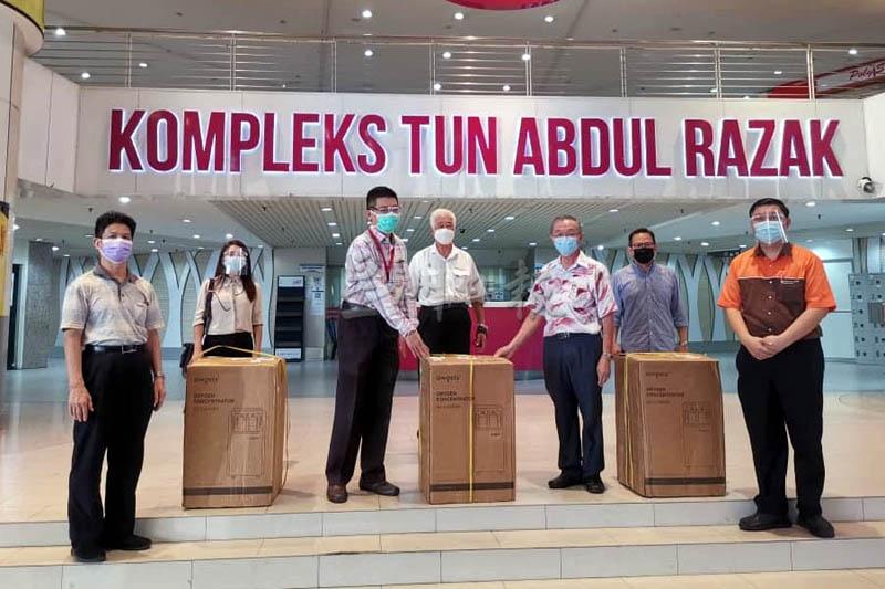 大马中央福利理事会槟州分会 移交制氧机予甲抛峇底医院 大马中央福利理事会槟州分会 移交制氧机予甲抛峇底医院