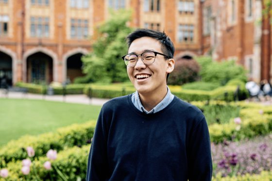 周宇康曾在高中时期经历低潮，他以此为鉴发奋图强，目前正准备到英国剑桥大学攻读硕士学位。