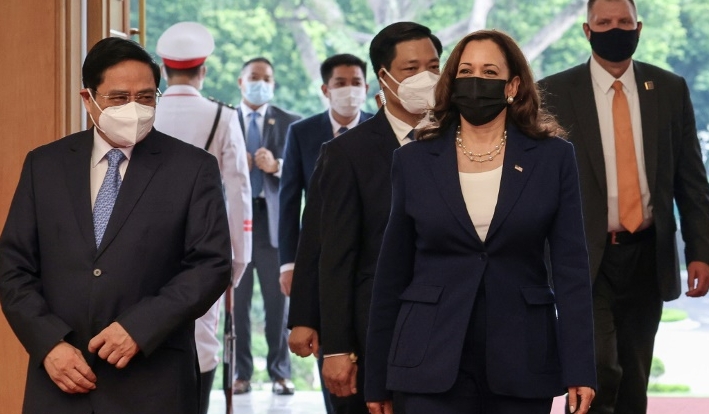US Vice President Kamala Harris delayed her arrival in Hanoi after reports that US diplomats in the Vietnam capital may have experienced the mysterious illness dubbed
