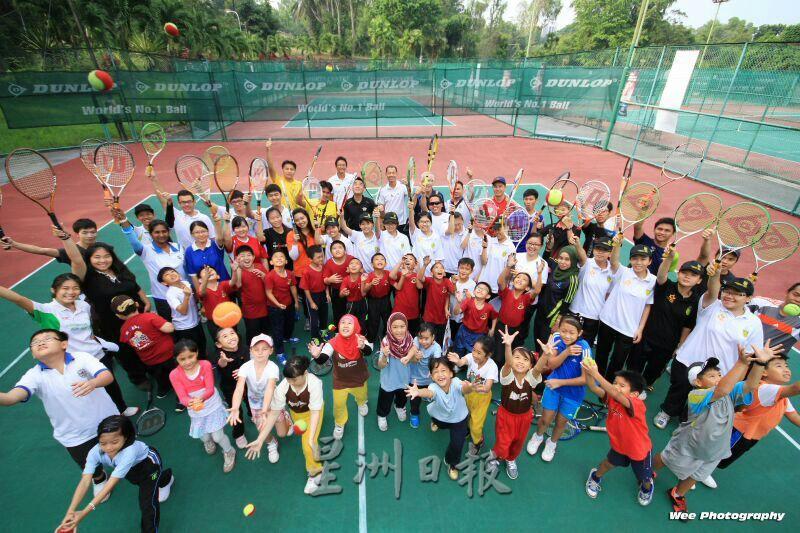 
砂网球协会为有兴趣的小球员提供专业及系统性培训，且只征收廉宜学费。