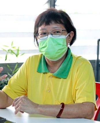杨宝美说，疫情变异太快，担心病患之余，又害怕员工没有做好防疫措施，所以一直要叮咛和提醒。